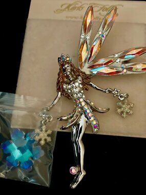 KIRKS FOLLY STUNNING DELPHINE THE RED HEADED SNOW QUEEN SPARKLING BROOCH